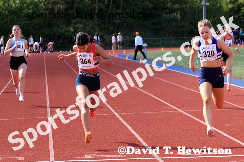 Girls under-15s 200 metres, 2025 North Eastern Track and Field Champs., Shildon, County Durham. Photo: David T. Hewitson/Sports for All Pics